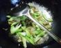 榨菜炒西芹的做法图解8