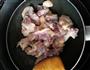 香菇炖鸭的做法图解1