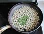 虾仁青豆莲子米的做法图解6