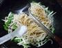 里脊肉青菜茭白炒面的做法图解15