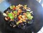 腐竹炒木耳的做法图解3