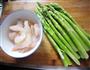 芦笋虾仁的做法图解1