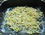 小炒黄豆芽的做法图解3