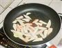 海鲜菇炒蟹柳的做法图解5
