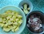 土豆烧肉的做法图解1