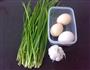 韭菜苗煎蛋的做法图解1