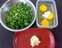 韭菜苗煎蛋的做法图解2