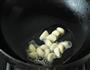 黑蒜子牛肉粒的做法图解3