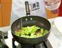 豆豉鲮鱼炒苦瓜的做法图解3