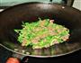 蒜苗丁炒肉的做法图解4