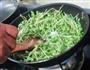 苋菜炒黑豆芽的做法图解5
