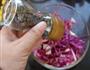 紫甘蓝鸡蛋沙拉的做法图解9