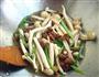 肉炒海鲜菇的做法图解5
