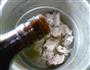 鸡毛菜平菇排骨汤的做法图解3