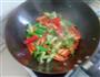 辣椒炒油渣的做法图解7