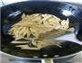 双椒炒腐竹的做法图解4