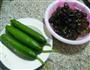 小青瓜拌黑木耳的做法图解1