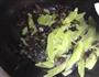 青笋木耳炒肉片的做法图解2
