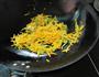芹菜炒南瓜丝的做法图解5