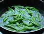 清炒荷兰豆的做法图解2