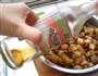 西瓜皮拌花生米的做法图解8