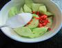 皮蛋拌黄瓜的做法图解3