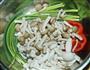 双菇蒜薹的做法图解1