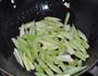 鲜核桃炒西芹的做法图解4