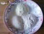 蛋白椰蓉球的做法步骤2