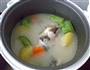 雪莲丝瓜鲫鱼汤的做法图解8