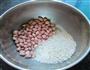 糯米花生粥的做法图解1