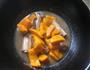 南瓜烧排骨的做法图解7