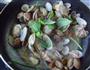 罗勒炒蛤蜊的做法图解6