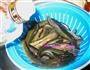 干煸泥鳅的做法图解1