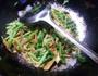 芹菜炒水笋的做法图解10