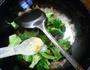 香菇炒西兰花的做法图解9