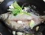 鳊鱼豆腐汤的做法图解5