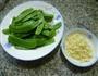 蒜香荷兰豆的做法图解1