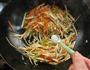 茭白胡萝卜炒肉丝的做法图解7