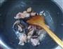 干香菇炒鸡肉的做法图解9