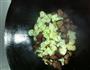 烟熏腊肉炒花菜的做法图解6
