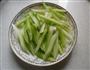 芹菜炒肉丝的做法图解1
