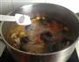 薏米胡萝卜母鸡汤的做法图解7
