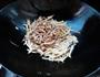 手撕茶树菇炒肉的做法图解6