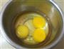 蛋皮泥鳅汤的做法图解1
