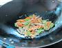 红萝卜片炒粉的做法图解6