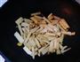 腐竹炒藕条的做法图解7