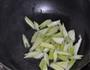 西芹南瓜炒百合的做法图解6