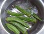 秋葵炒虾仁的做法图解1