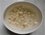 银耳莲子羹的做法图解2